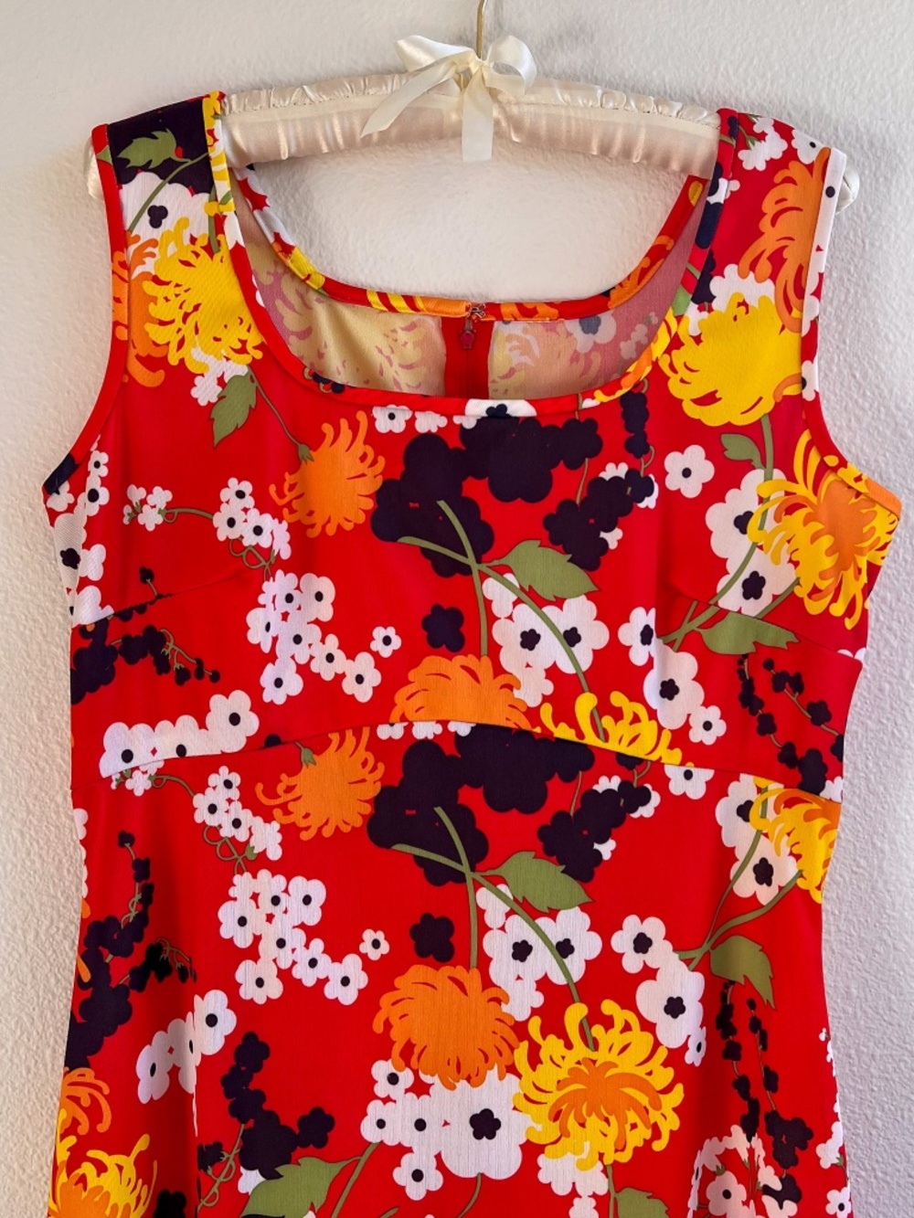 Vibrant Vintage 1960s Red Floral Midi Dress (L) - Picture 6 of 12